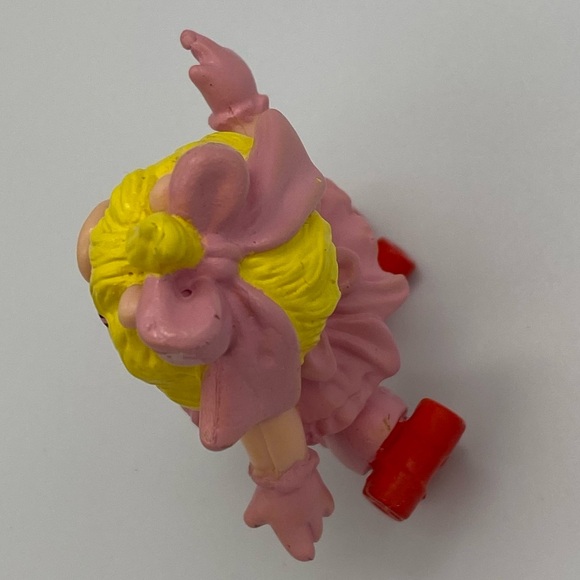 Vintage McDonald’s Miss Piggy Skating Figure Toy - Picture 6 of 9